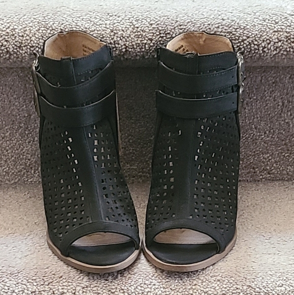 Ladies Heels - Picture 7 of 7